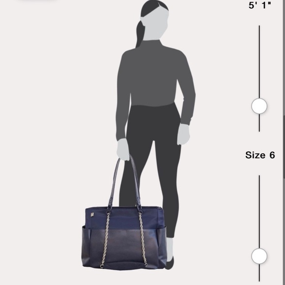 Beis “The Diaper Bag” in Navy - Picture 5 of 8
